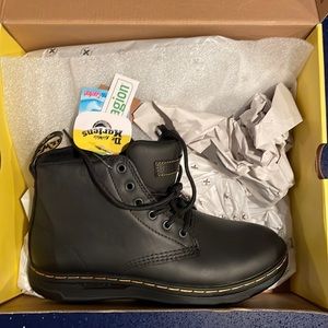 Dr. Martens AMWELL SLIP RESISTANT LEATHER LACE UP BOOTS size 8 men’s, 9 women’s
